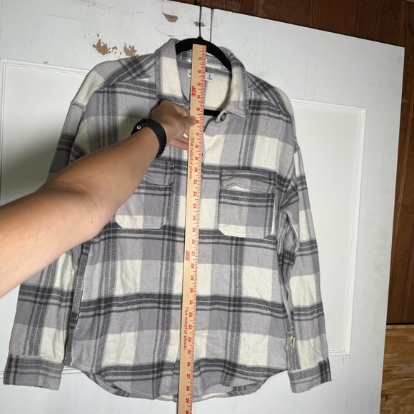Hollister Boyfriend Button Down Flannel Shirt Gray and White Size Small - Picture 3 of 10